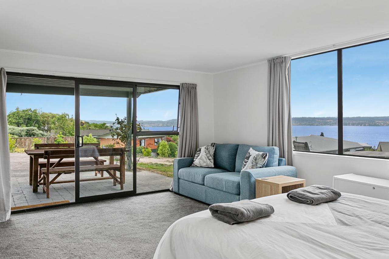 Acacia Bay Bach - Views, Spa & Serenity - 陶波 外观 照片