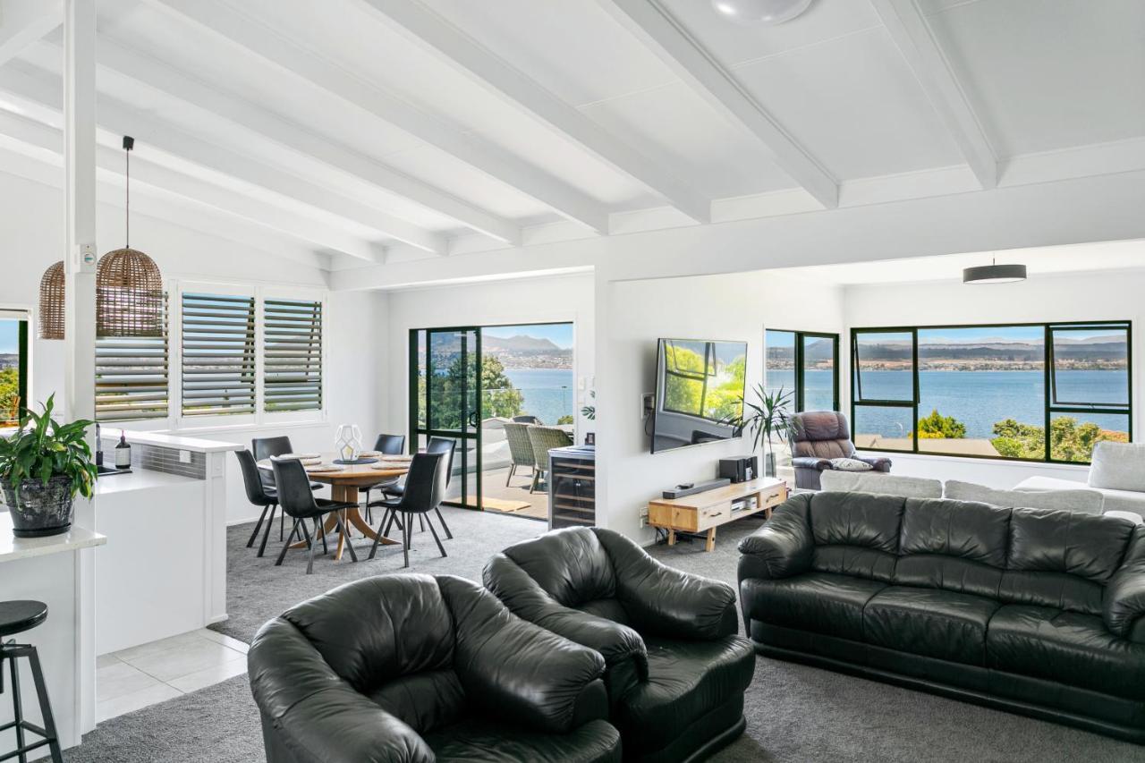 Acacia Bay Bach - Views, Spa & Serenity - 陶波 外观 照片